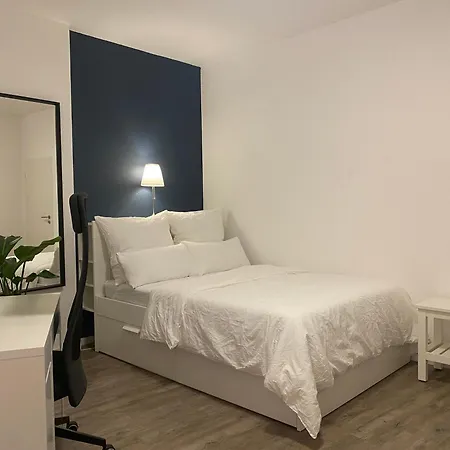 Shared Apartment In Former Hotel, Near Train Station, Fully Equipped Kitchen With Washer-Dryer Hürth Zimmer foto