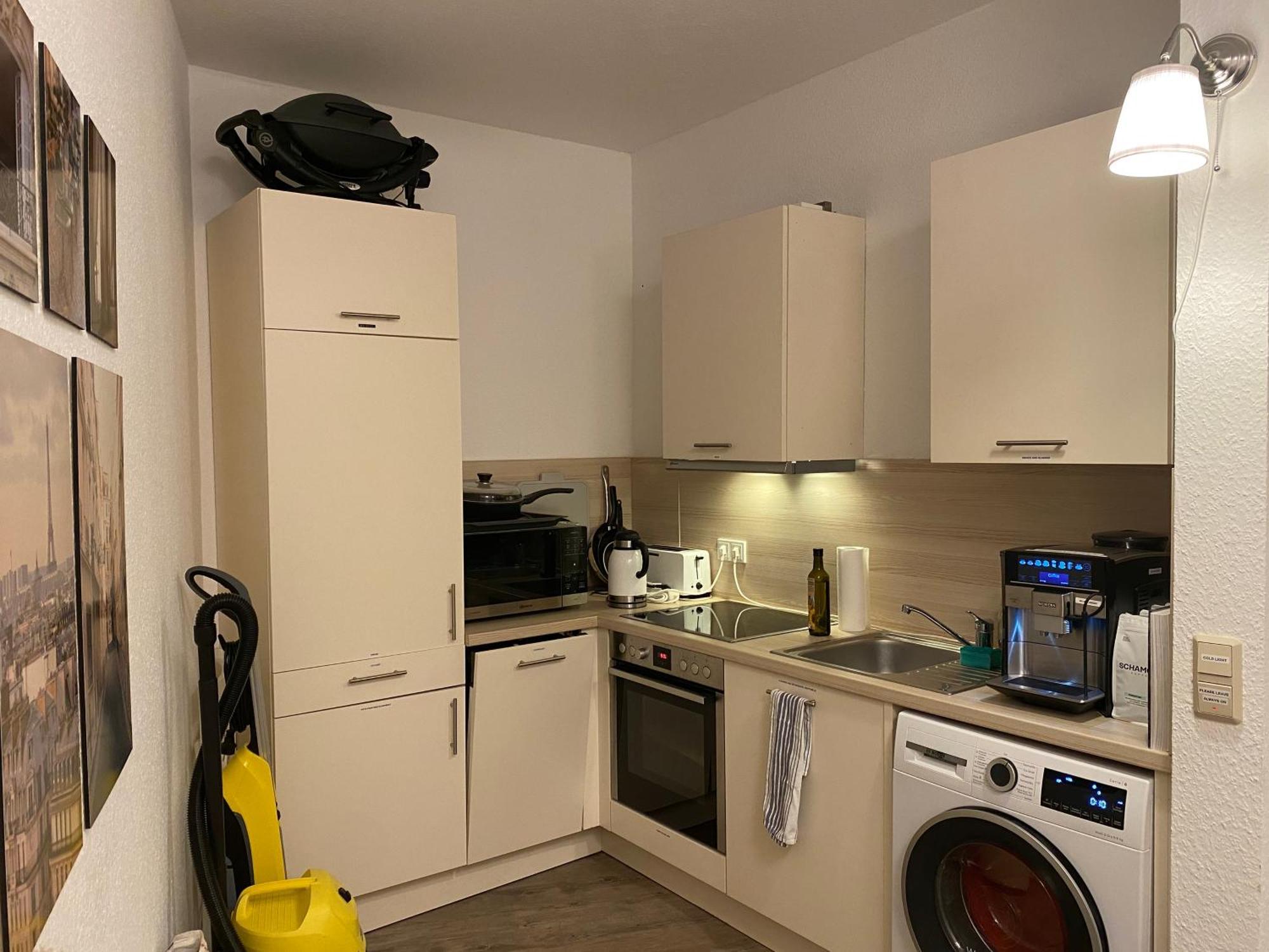 Shared In Former Hotel, Near Train Station, Fully Equipped Kitchen With Washer-dryer Privatunterkunft