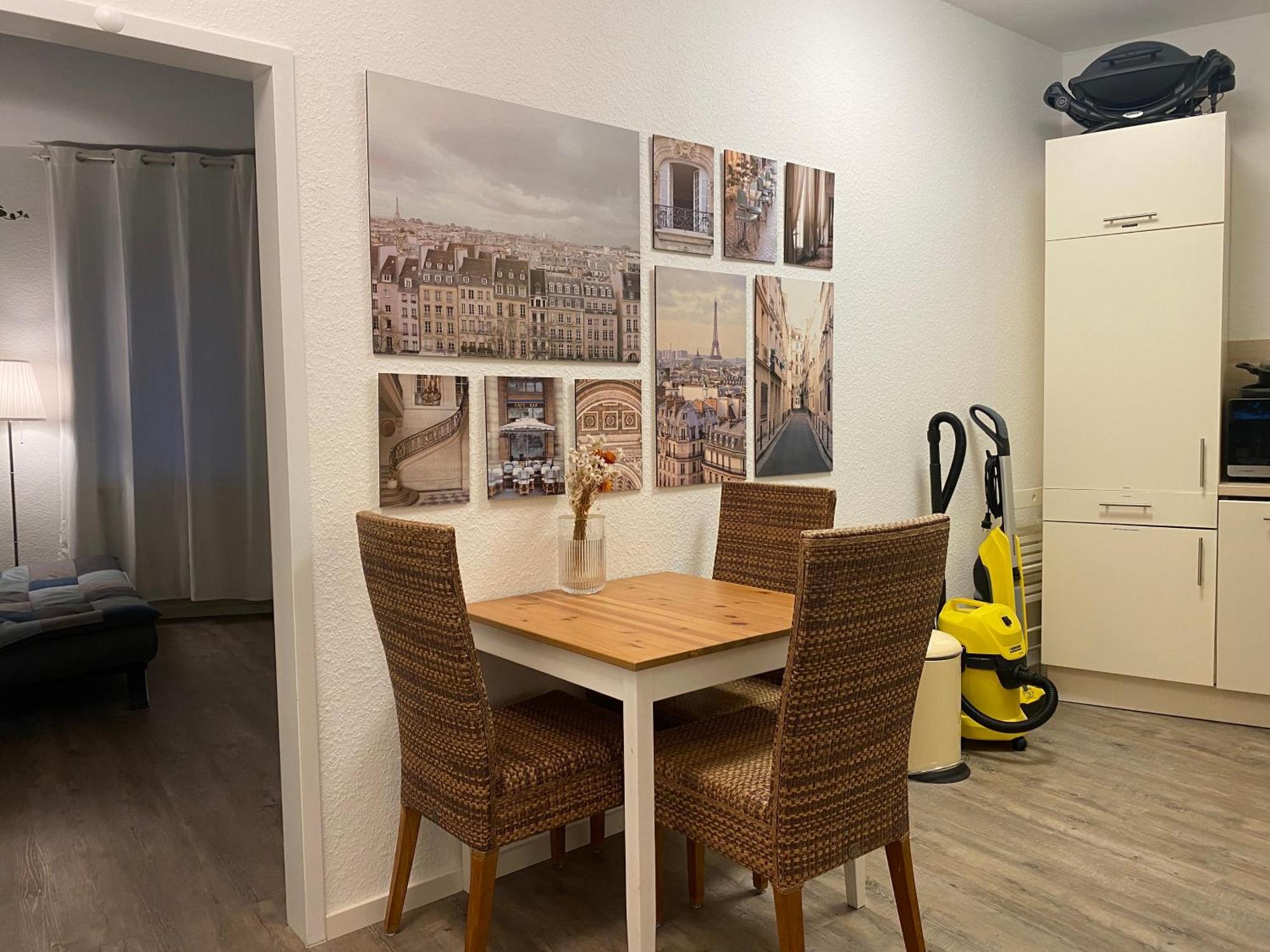 Shared In Former Hotel, Near Train Station, Fully Equipped Kitchen With Washer-dryer Privatunterkunft *