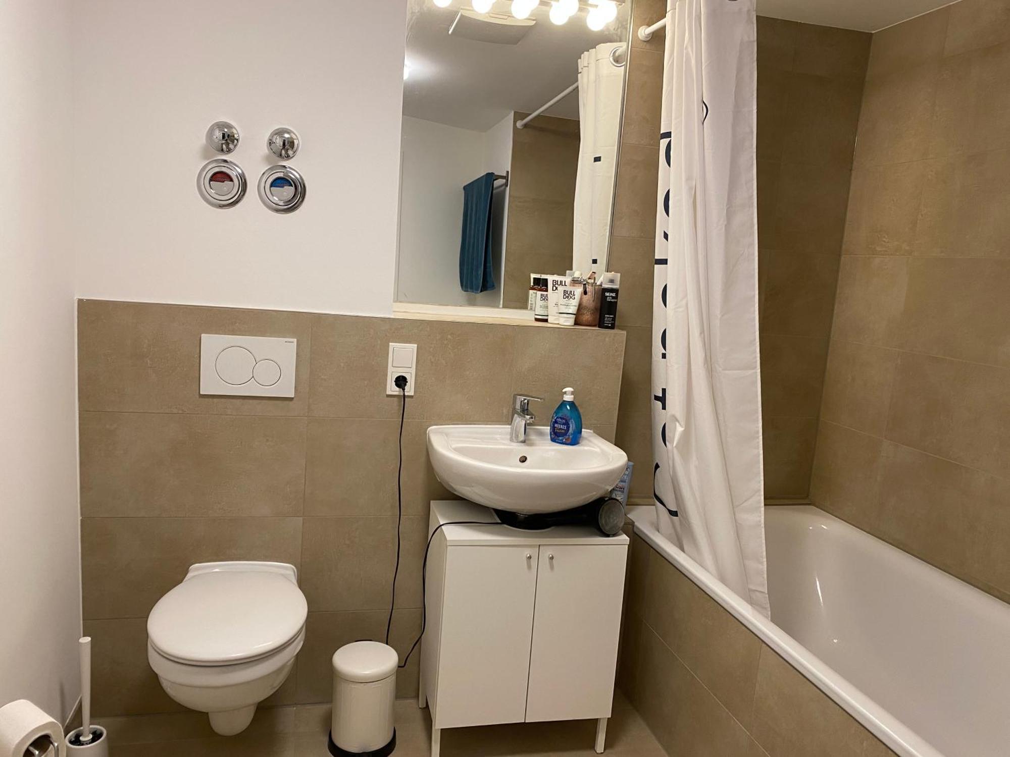 Shared In Former Hotel, Near Train Station, Fully Equipped Kitchen With Washer-dryer *